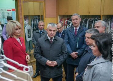 "Оптимизация производства и эффективность кадров: на ОАО "8 Марта" прошло выездное совещание с участием "Беллегпрома"